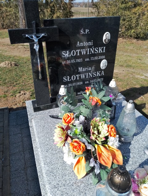 Grób Antoni Słotwiński